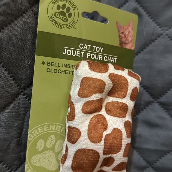Giraffe print toy with faux fur has jingle bell inside - Picture 6 of 6